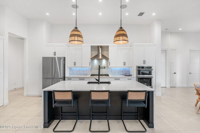 Building Photo - 8499 Serrano Cir