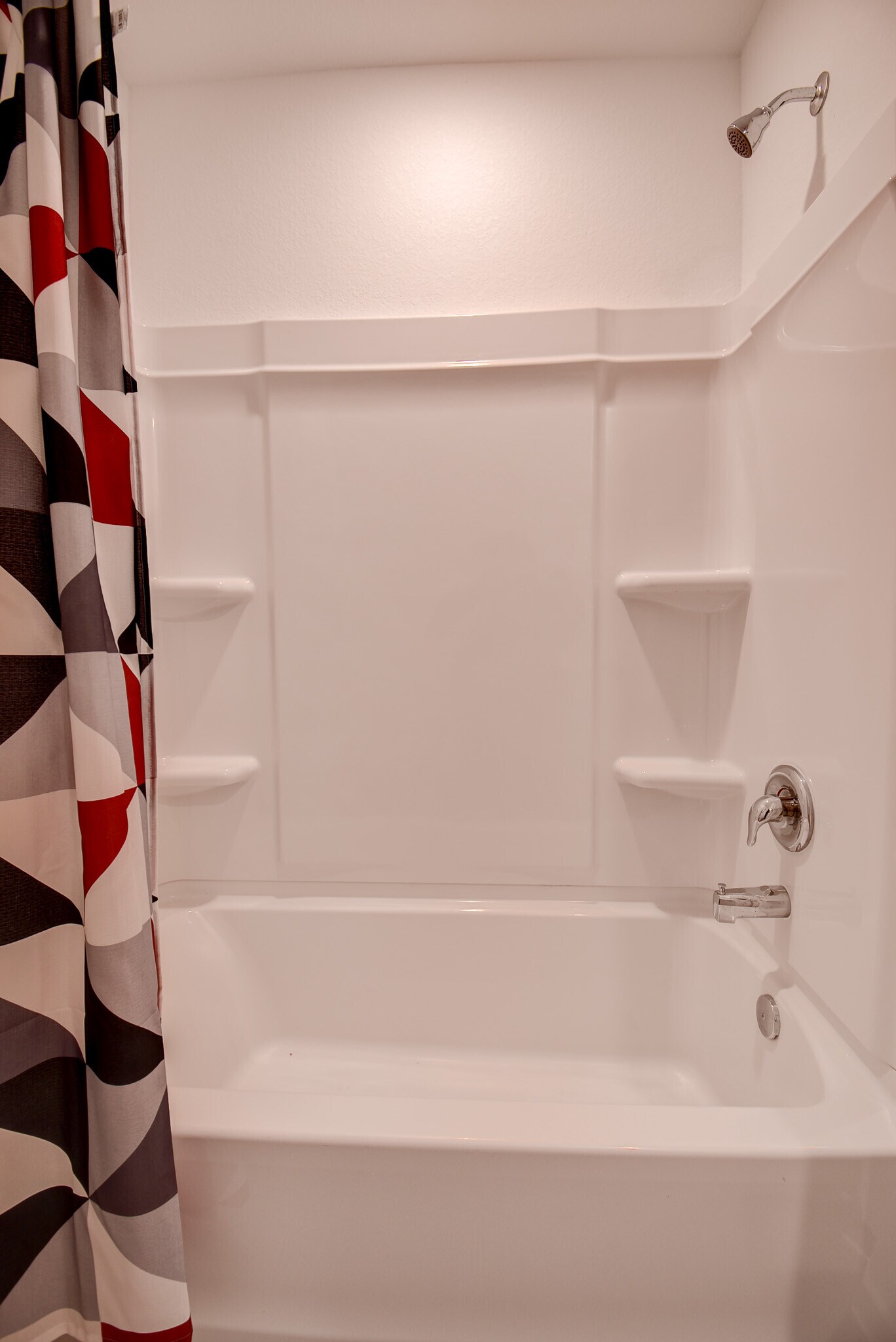 tub/shower combo - 410 Emma St