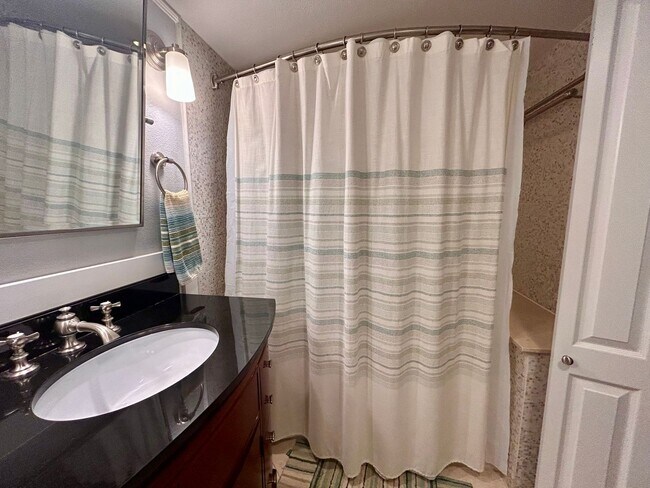 Building Photo - $0 DEPOSIT OPTION. 3BED/2BATH CHARMING HOM...