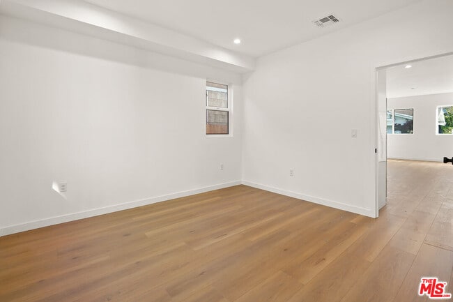 Building Photo - 1731 1/2 S New Hampshire Ave