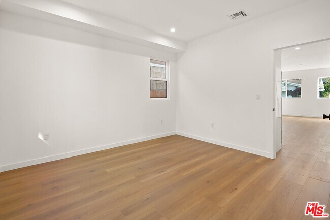 Building Photo - 1731 S New Hampshire Ave