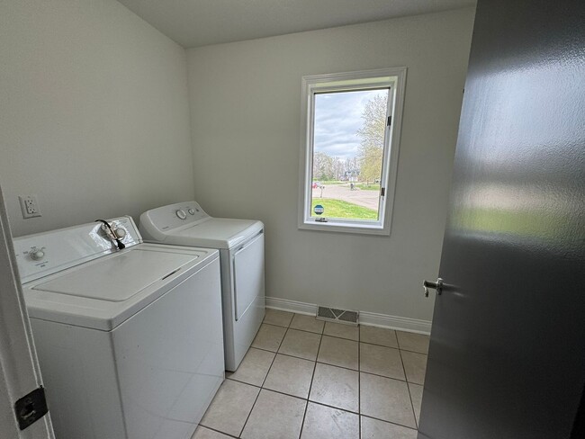Building Photo - 201- 203 Briarcrest Ct
