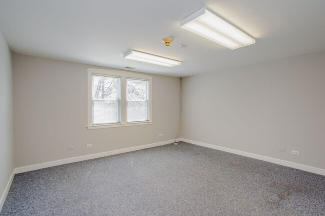 Building Photo - 1305 Oswego Rd