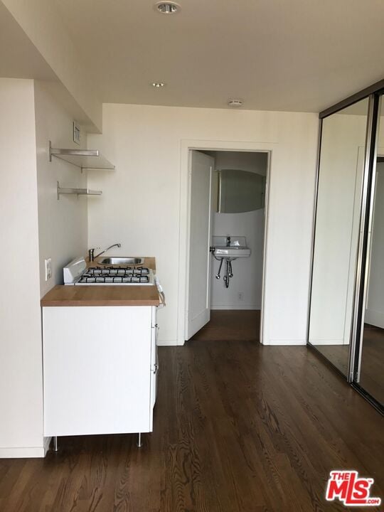 Building Photo - 241 Rees St