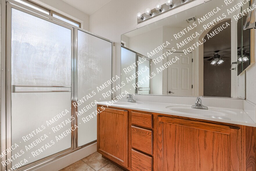 Building Photo - 12823 W Modesto Dr
