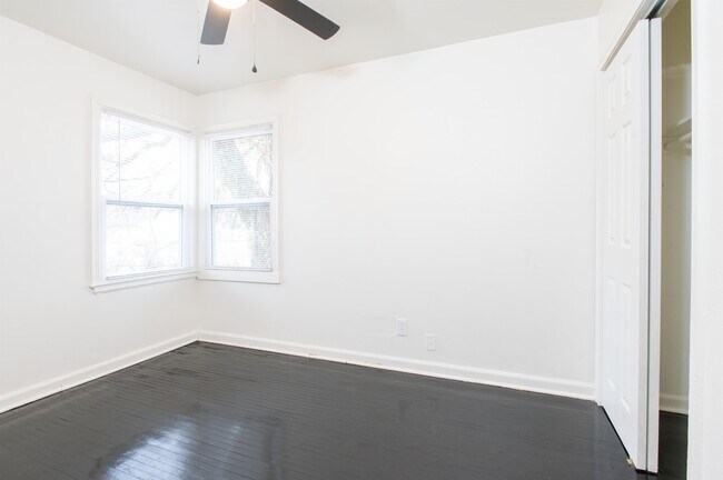 Building Photo - 802 N Minnesota St