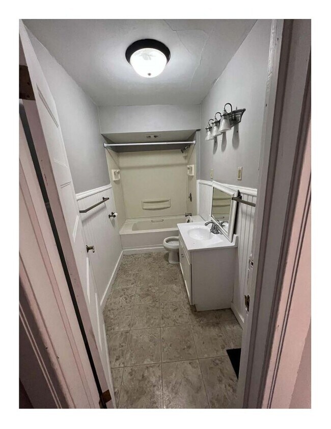 Building Photo - 685 Franklin St