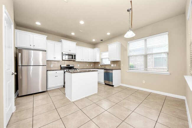 Building Photo - 6106 Grassy Haven Ln