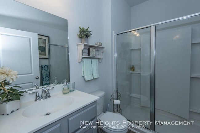 Building Photo - Gorgeous home in McKewn neighborhood!