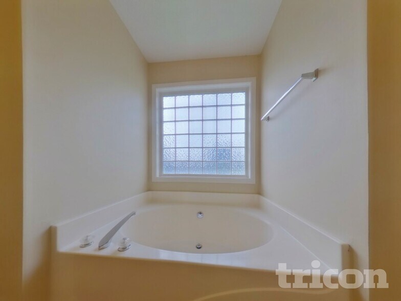 Building Photo - 20 Mattie Ln