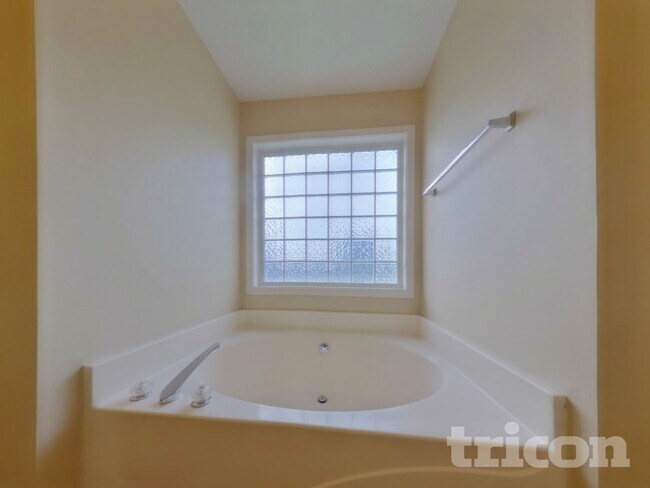 Building Photo - 20 Mattie Ln