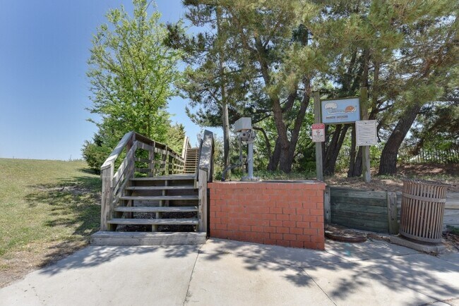 Building Photo - 1508 W Ocean View Ave