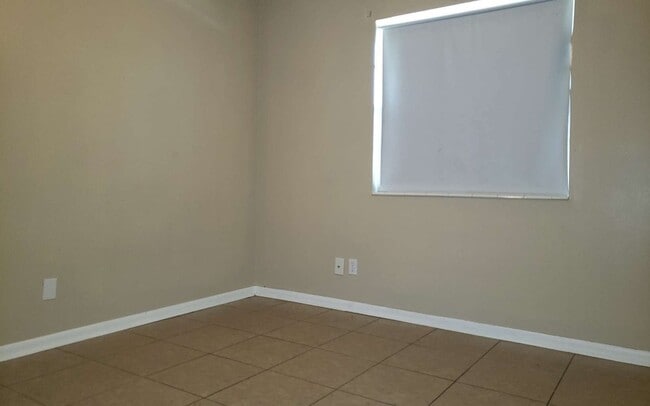 Building Photo - 506 SW Tularosa Ln