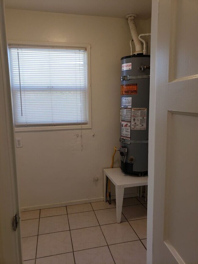 Building Photo - Recently Reduced!*New Year's Special!!*Vintage duplex near La Mesa Village + basement storage!