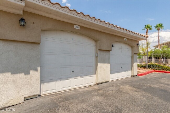 Building Photo - 1500 Cardinal Peak Ln