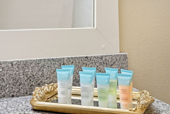 Building Photo - 1702 W Cleveland St