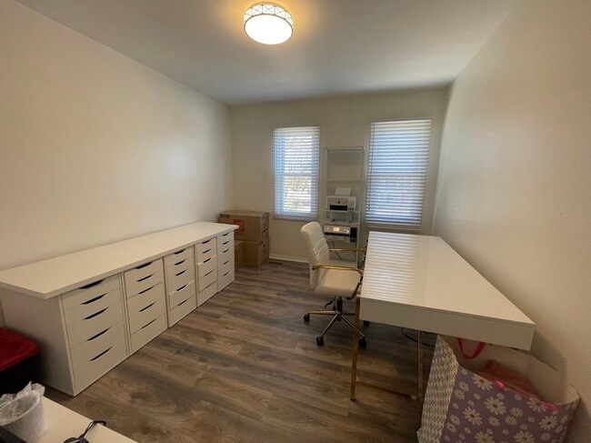 Building Photo - 1527 W Richmond St