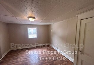 Building Photo - 443 E Albert St