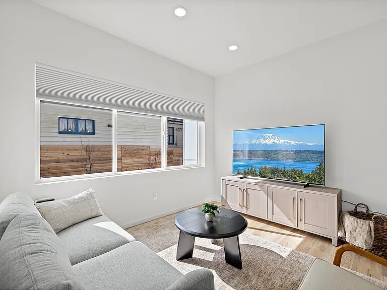 Building Photo - 6204 46th Ave S