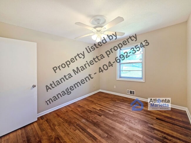 Building Photo - Charming Renovated Ranch on Private Wooded...