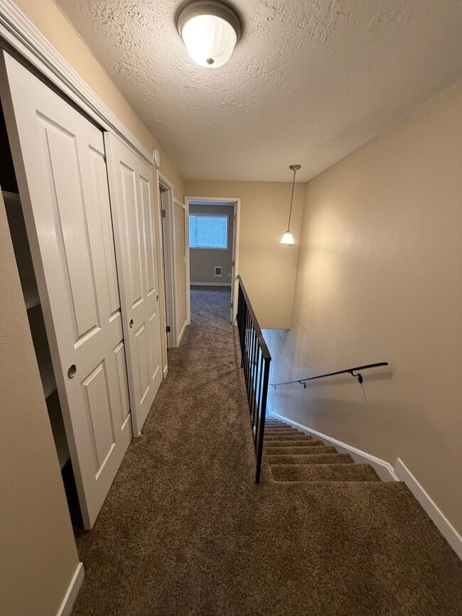 Building Photo - Sunnyside Duplex