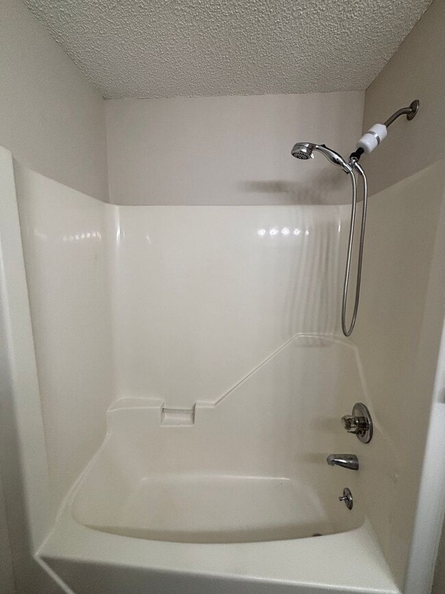 Building Photo - Cozy 3bd/2bth Condo in Powell - Minutes fo...