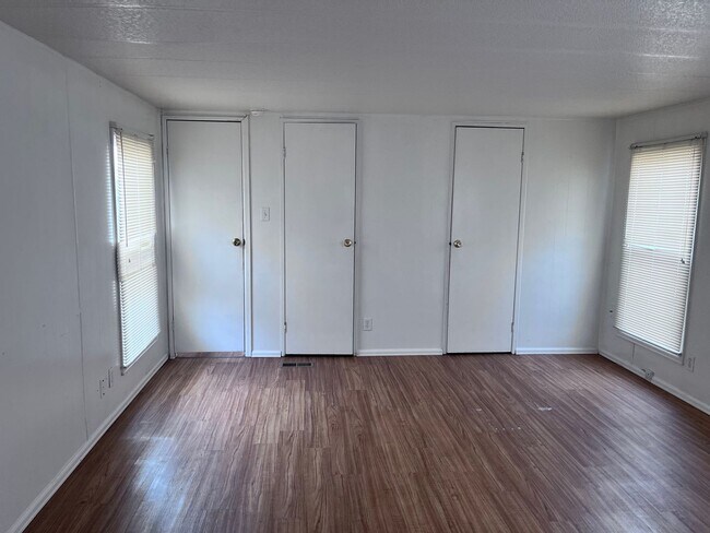 Building Photo - Home Sweet Home in Marianna Village - 2 bedroom and 1.5 bath