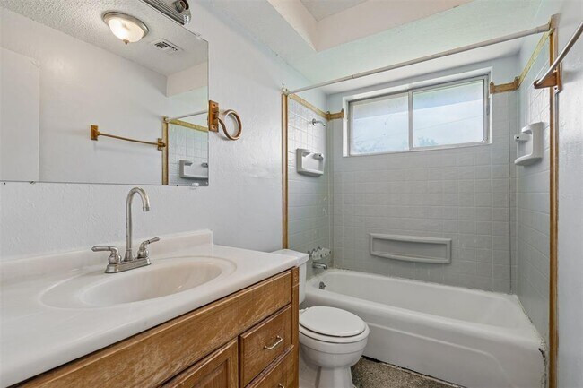 Building Photo - 3005 SE 51st St