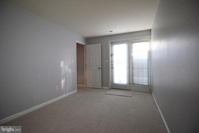 Building Photo - 44136 Riverpoint Dr