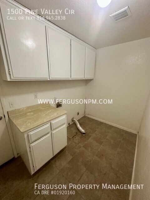 Building Photo - 1500 Pine Valley Cir