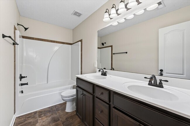 Building Photo - 566 Falkland Cir