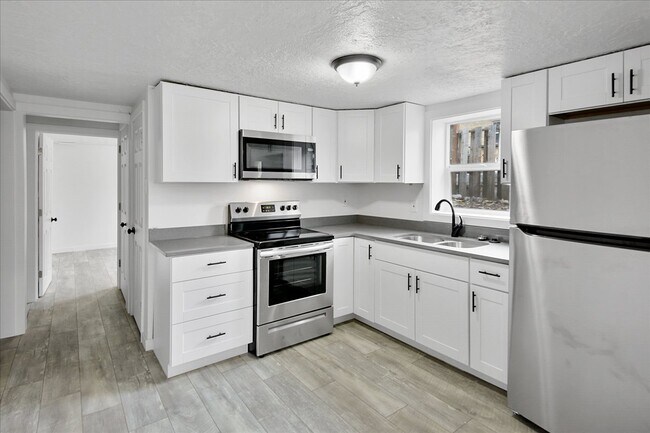 Building Photo - 205 40th St