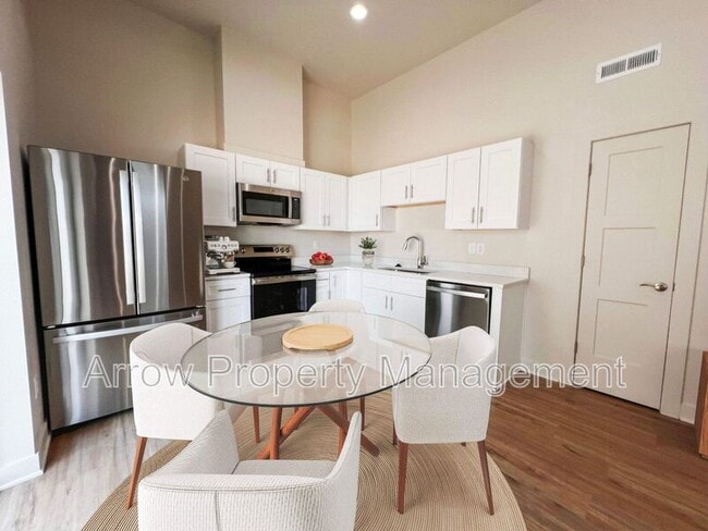 Building Photo - 1215 Claude Rd