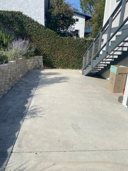 Building Photo - 5322 Tendilla Ave