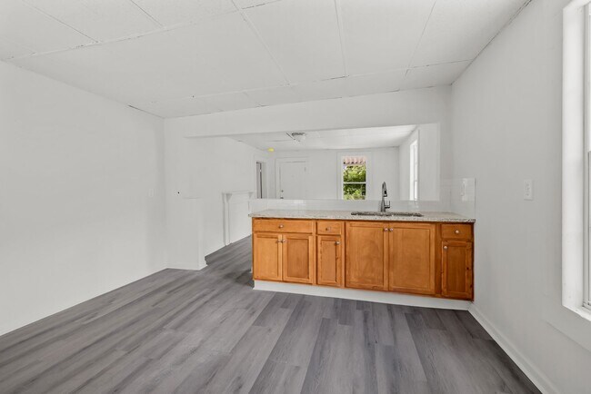 Building Photo - Charming 2 Bedroom, 2 Bathroom house