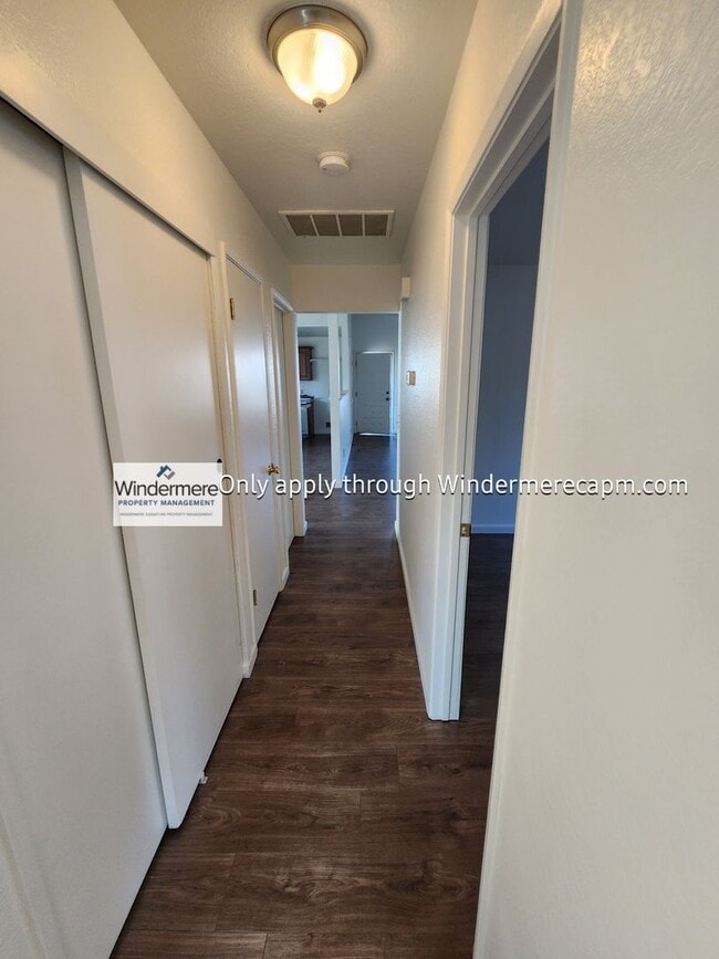 Building Photo - Charming 3 bedroom 2 bath Home- Available Now!