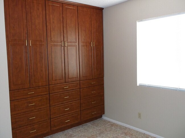 Building Photo - 7245 Great Oak Ave