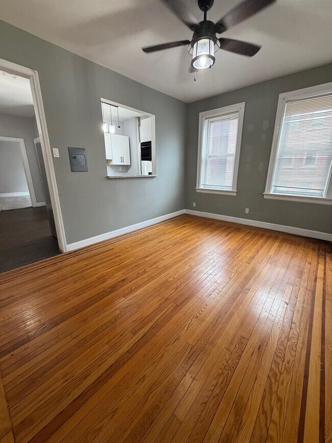 Building Photo - 7812 Hudson Ave