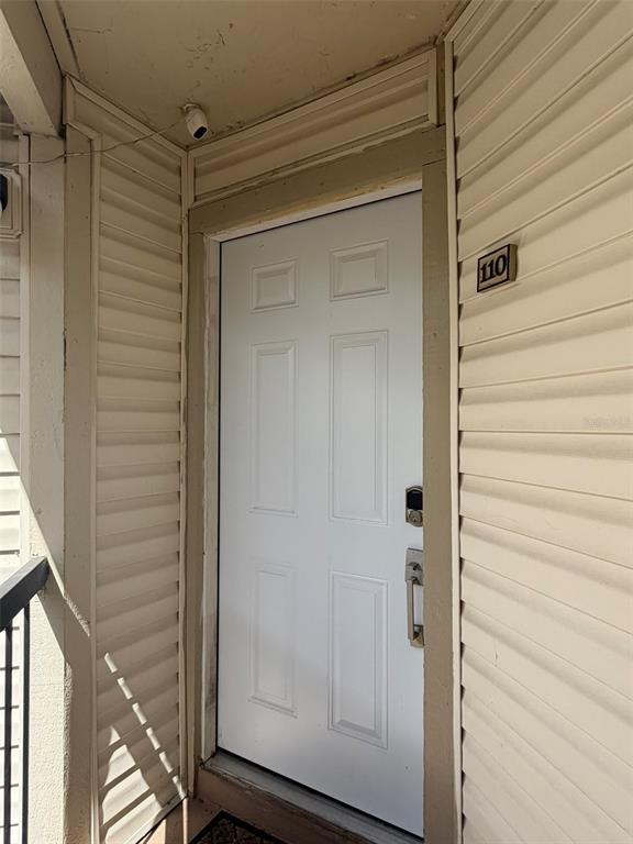 Building Photo - 1940 Lake Atriums Cir