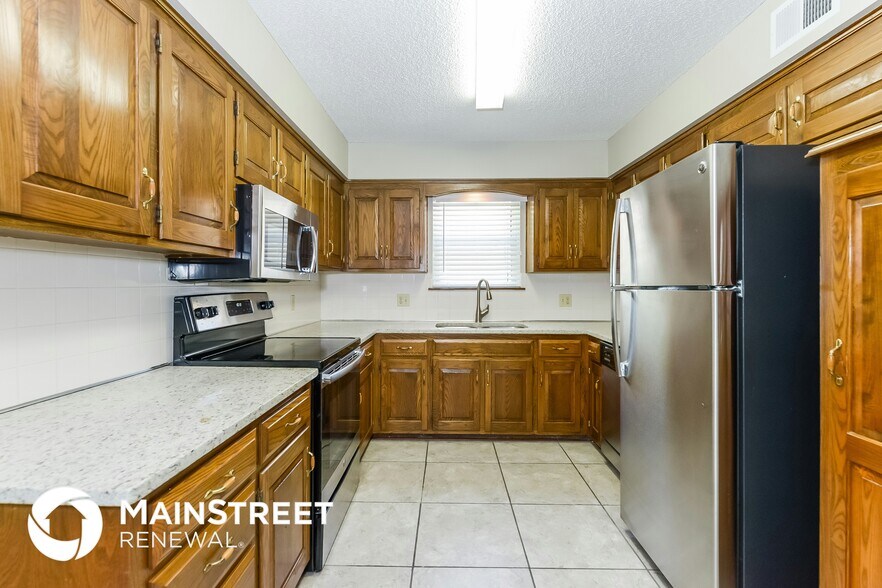 Building Photo - 5016 S Kendall Dr