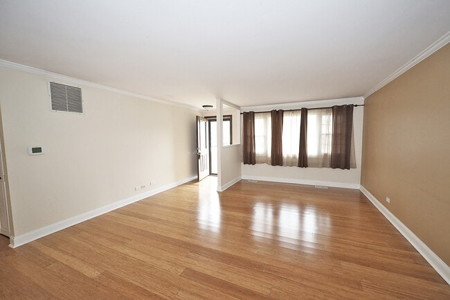 Building Photo - 503 Case Ct