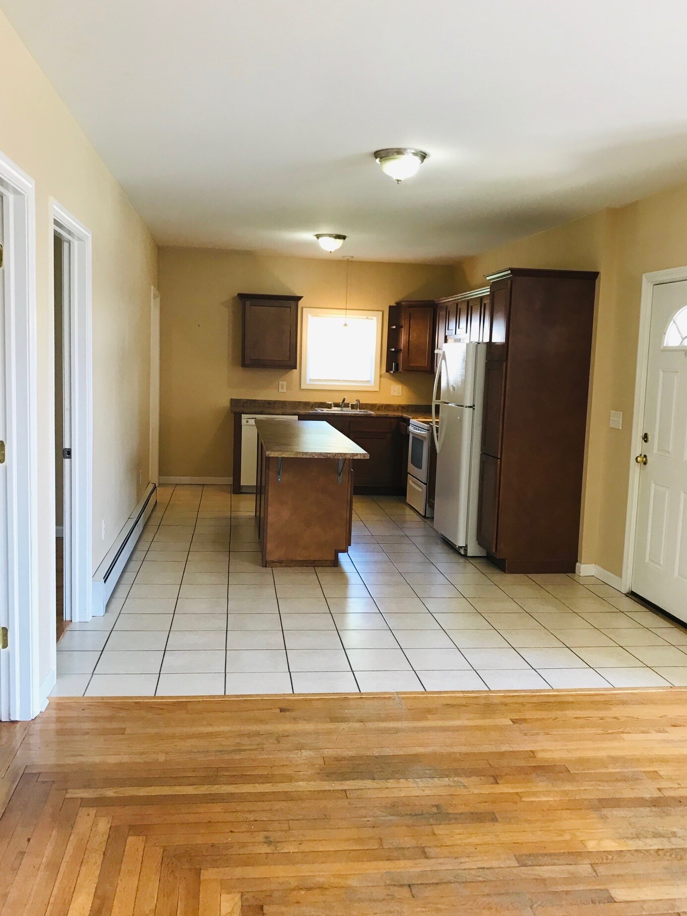 Building Photo - 237 Valley St