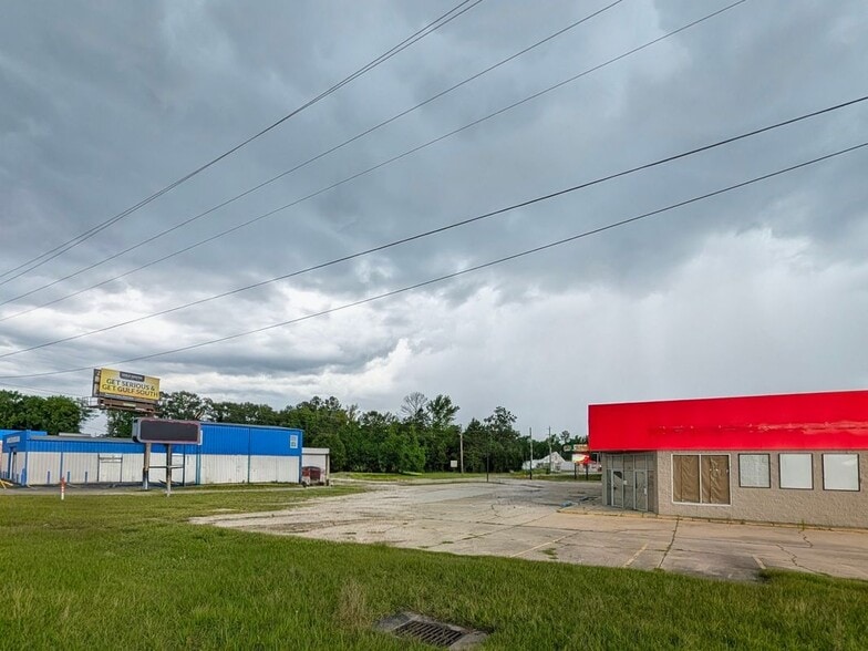 Building Photo - 230 Memorial Blvd