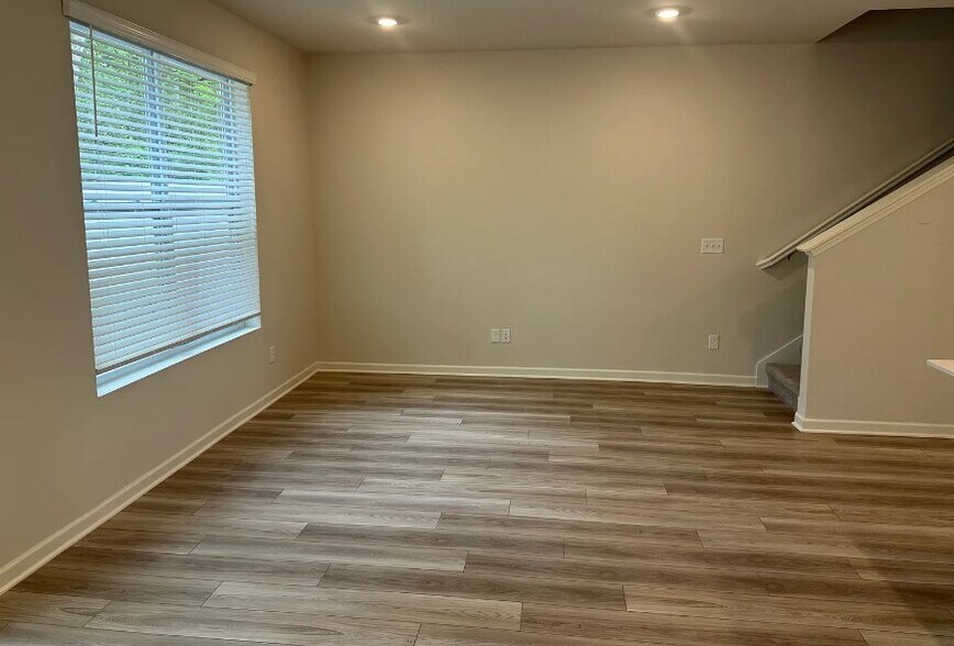 Building Photo - 3015 Seguaro Ln
