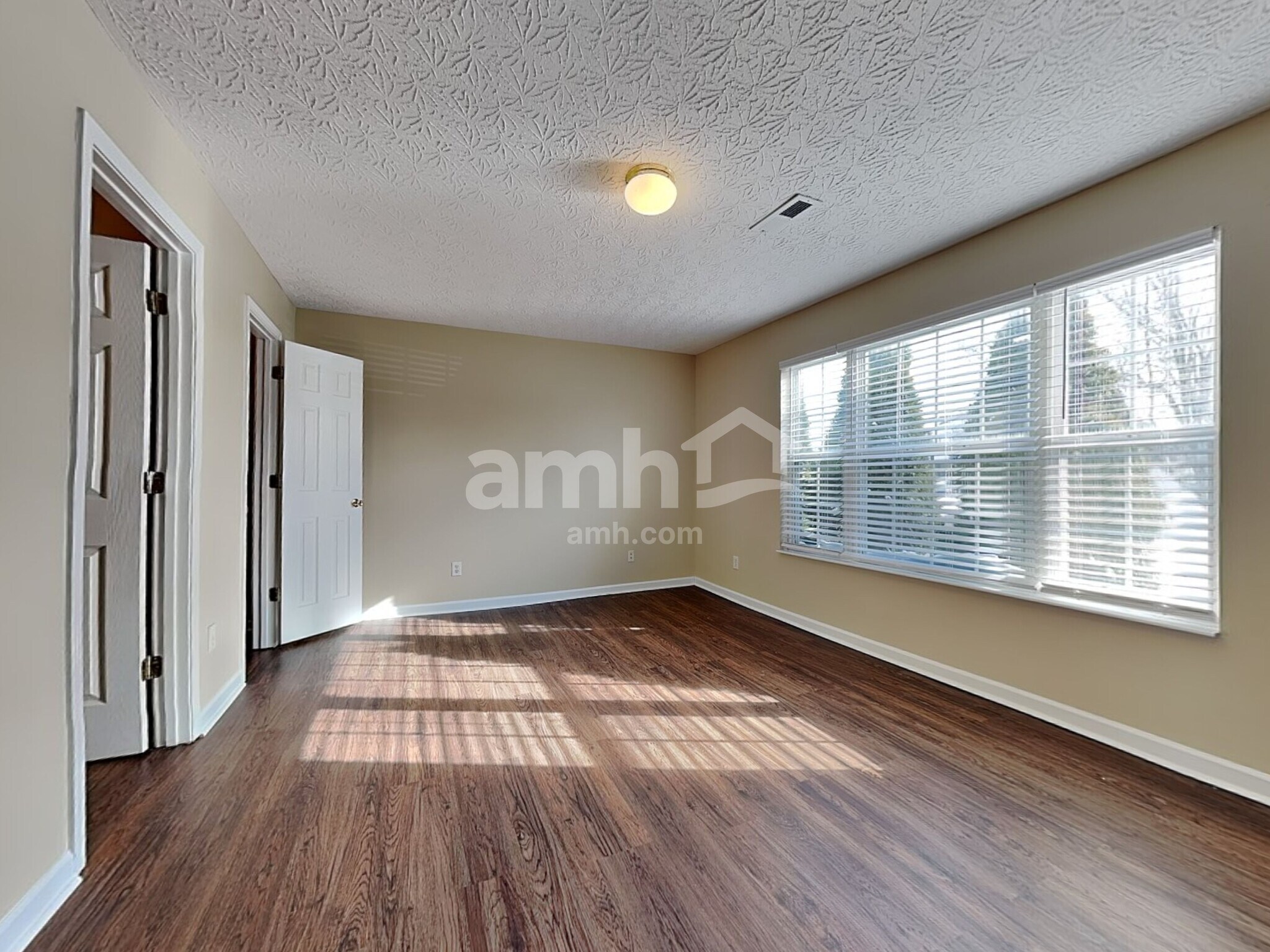 Building Photo - 930 W Jameson Ct