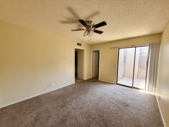 Building Photo - 4233 Siesta Ln
