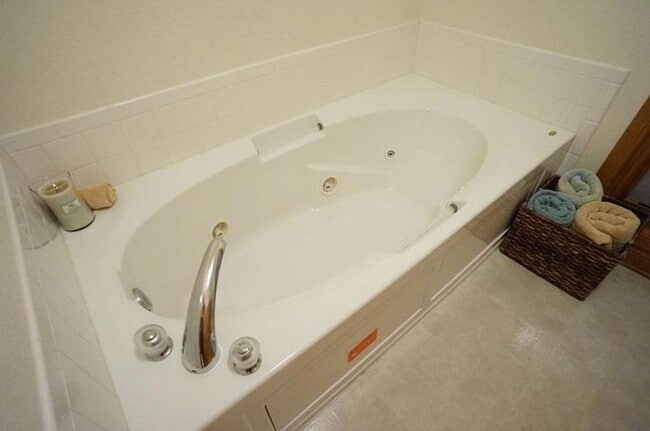 Building Photo - Experience spacious and comfortable living...
