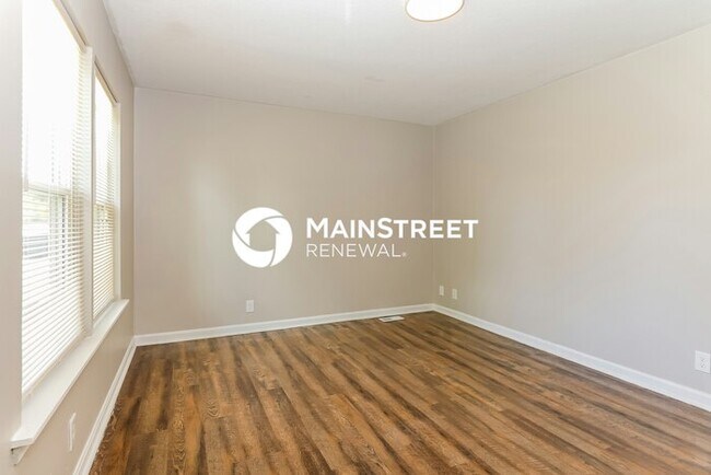 Building Photo - 3 Bedroom Pet-Friendly Home in Louisville, KY with Main Street Renewal