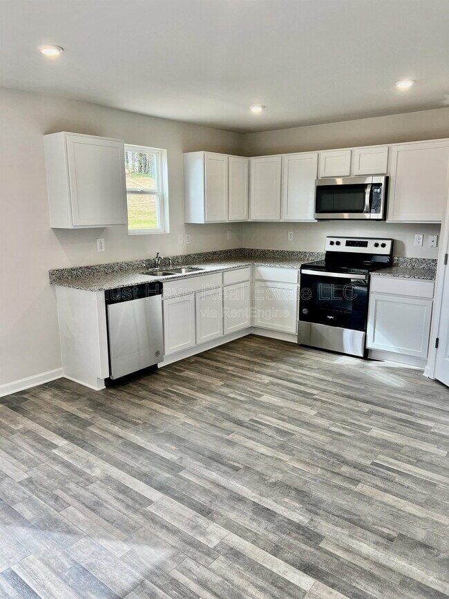 Building Photo - 1459 Cannan Mountain Dr