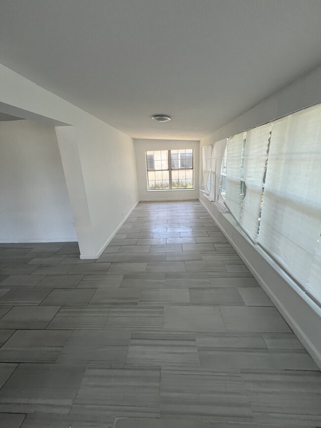 Building Photo - 43 Alamanda Dr